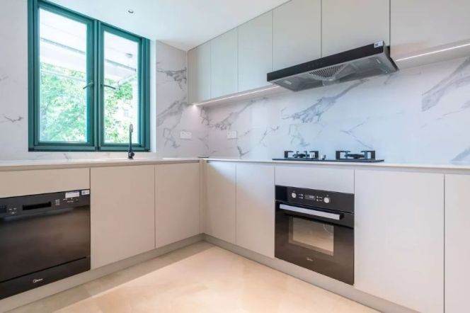 4BR Apartment near Shangcheng Rd Metro