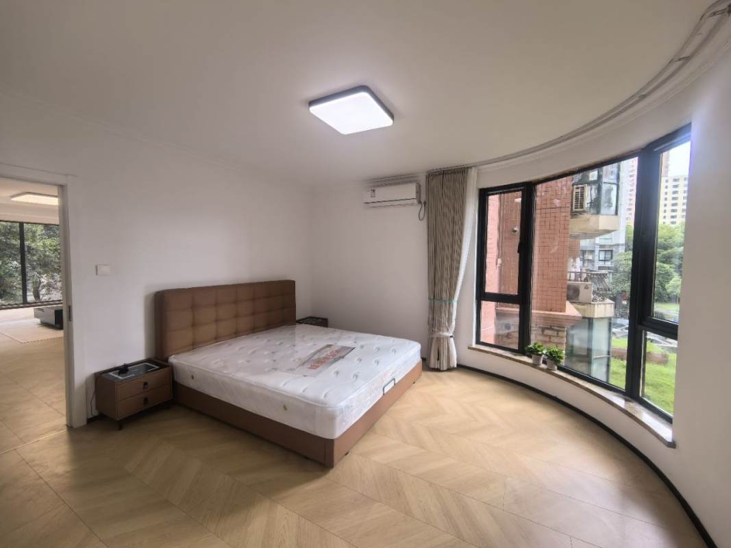Housing image — Bedroom