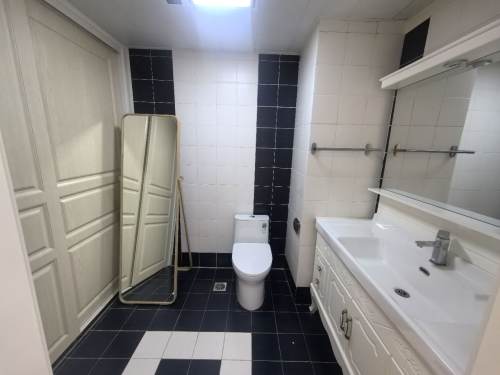 Housing image — Bathroom