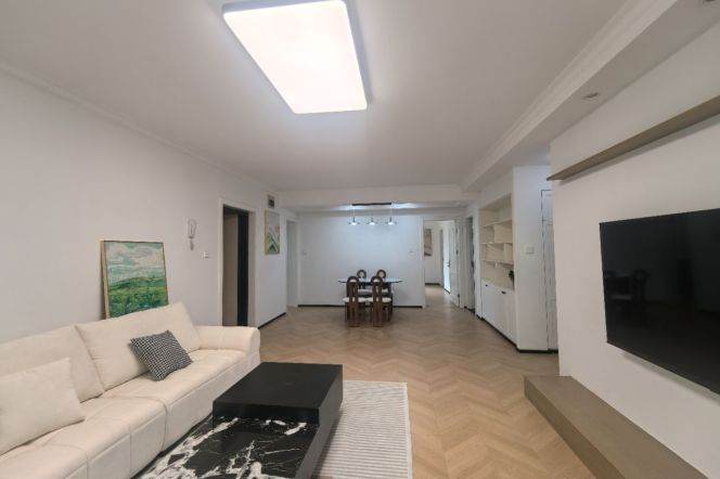 Modern Bright 3BR Apartment near West Yan'An Rd Metro