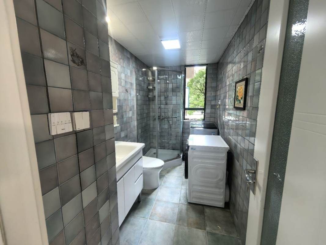 Housing image — Bathroom