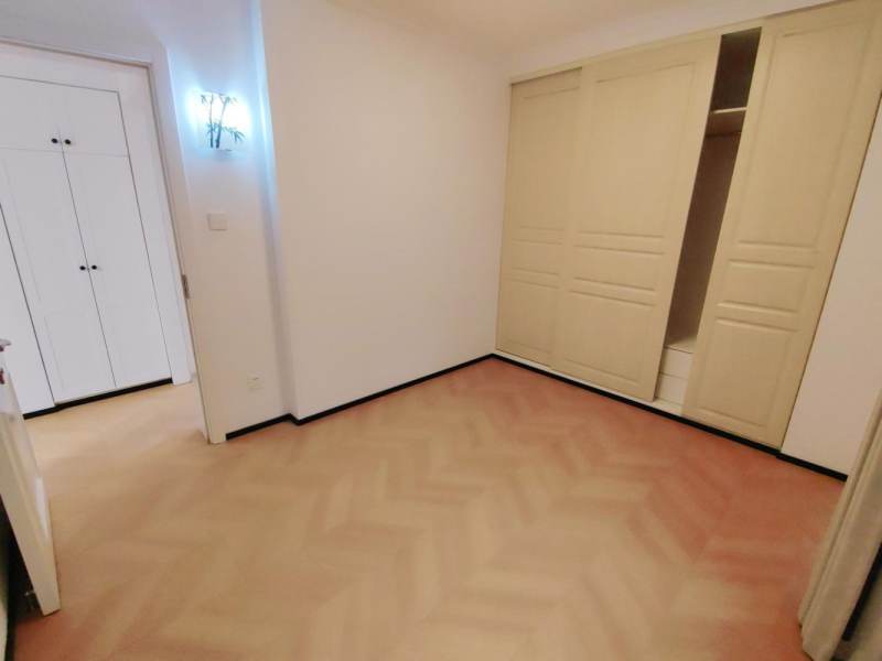 Housing image — Room