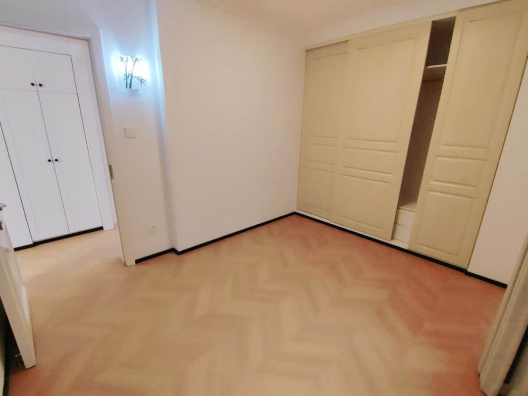 Housing image — Room
