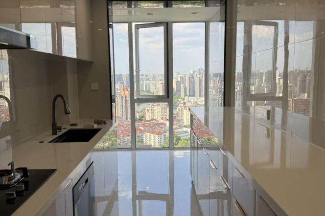 High-Floor Spacious 3BR Apartment at Chez Moi