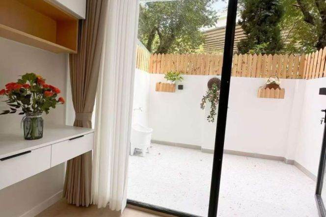 1BR Apartment near West Yan'An Rd Metro with Terrace (L3/L4)