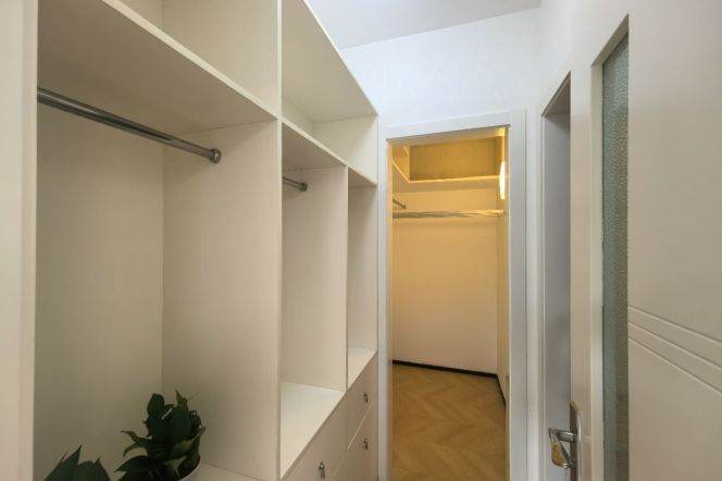 Modern Bright 3BR Apartment near West Yan'An Rd Metro