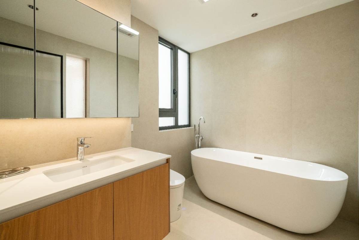 Housing image — Bathroom