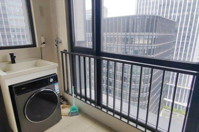 High-Floor 1BR Apartment near Oriental Sports Center Metro (L6/L8/L11)