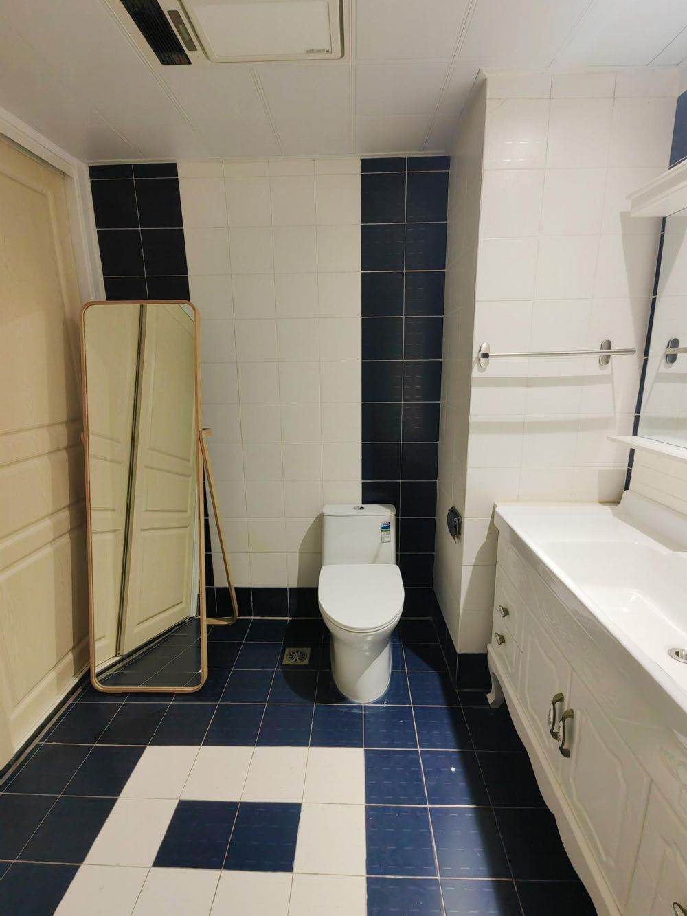 Housing image — Bathroom