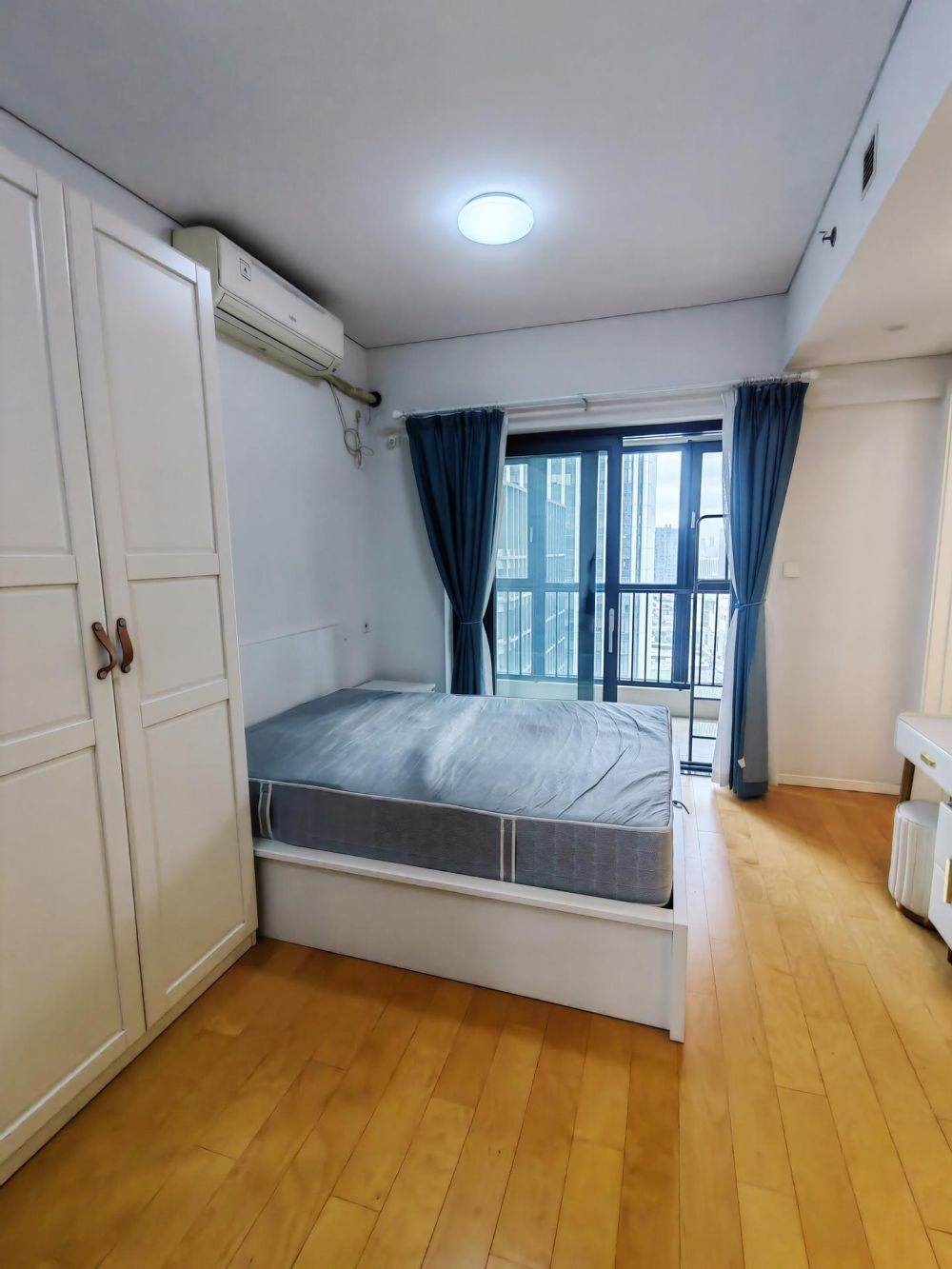 Housing image — Room