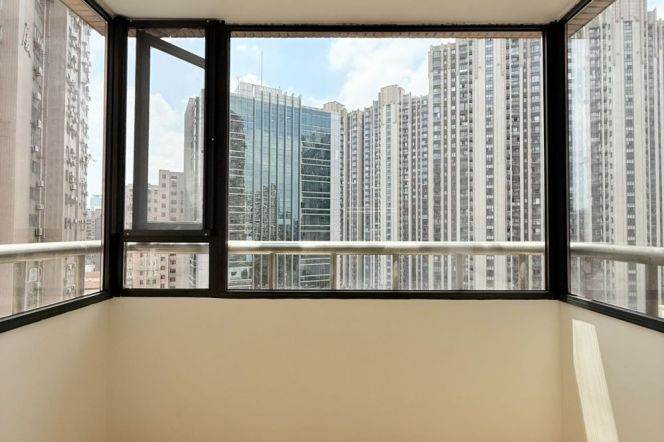 Bright Modern 3BR Apartment near Changshou Rd Metro (L7/L13)