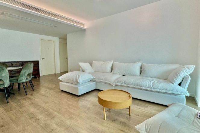 High-Floor Bright 4BR Apartment in Xujiahui with Floor-to-Ceiling Windows