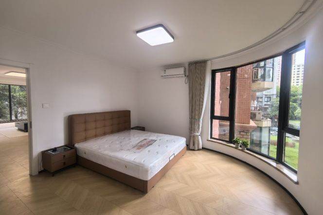 3BR Apartment near West Yan'An Rd Metro with Green View