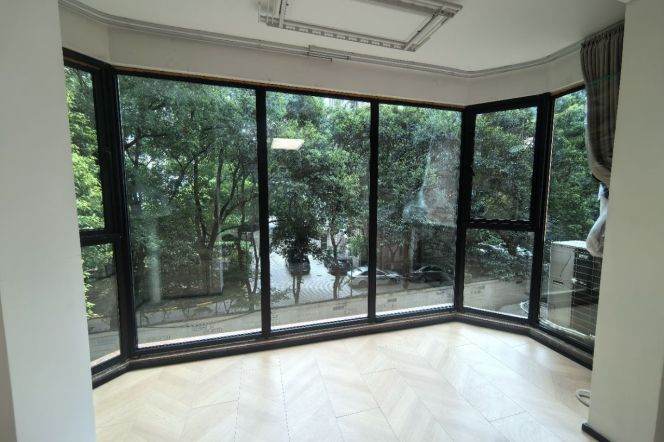 3BR Apartment near West Yan'An Rd Metro with Green View