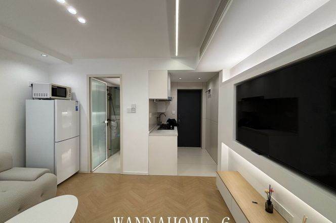 1BR Apartment in Jing'an (L7)