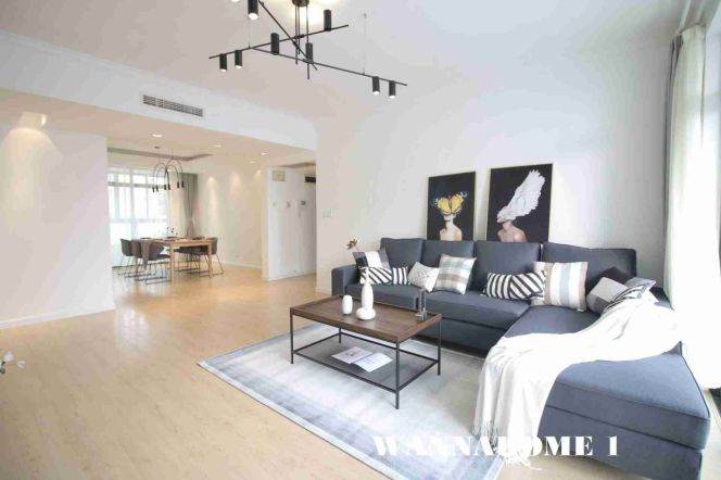 High-Floor 4BR Apartment at Top Of City (L13)