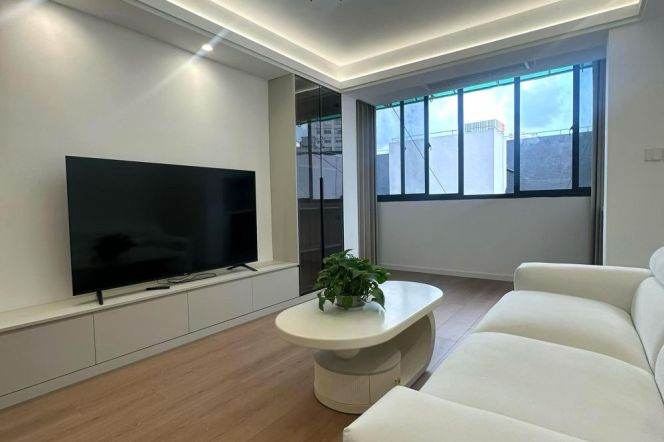 Spacious Modern 1BR Apartment near East China Normal University Zhongshan Bei Lu Campus (L3/L4/L13)