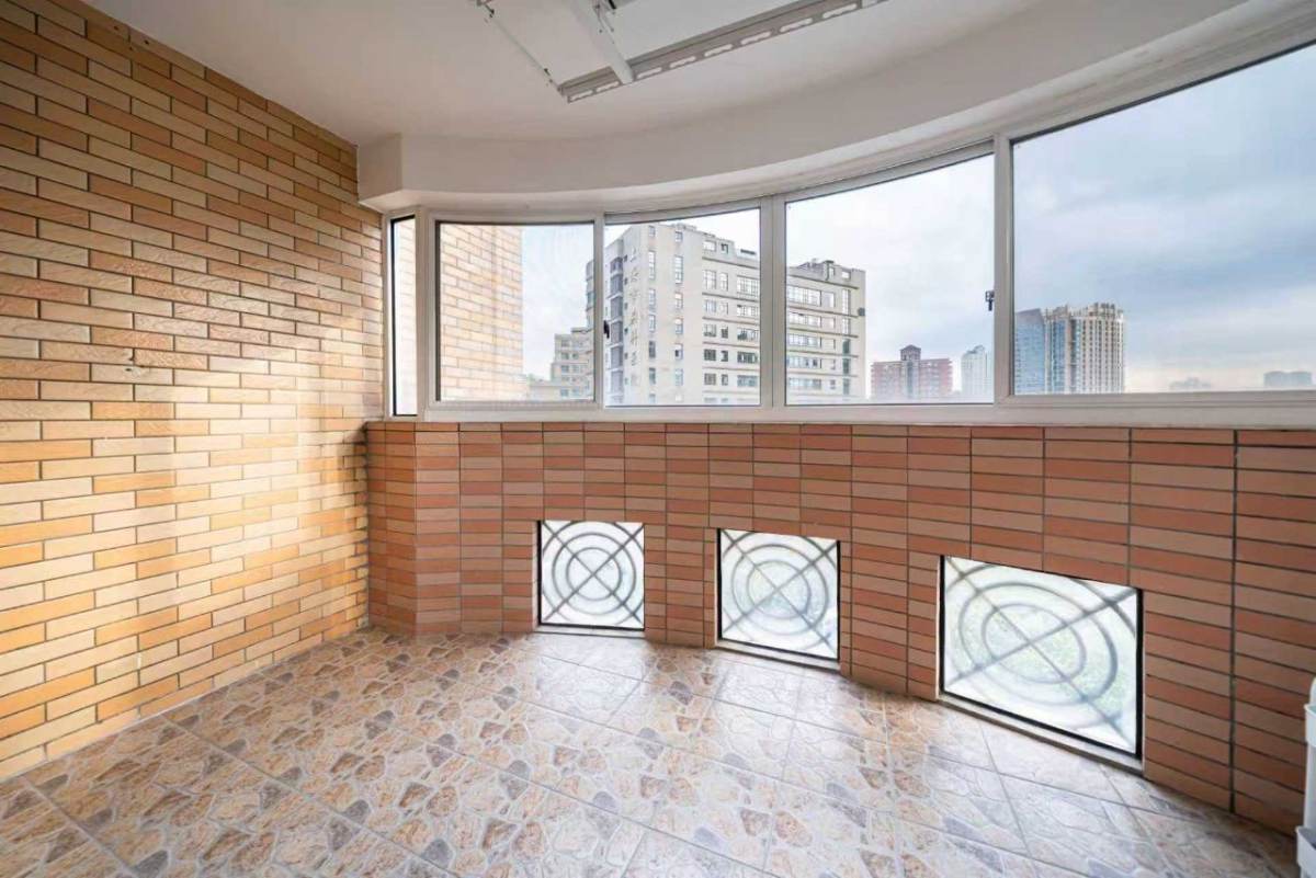 Housing image — Balcony