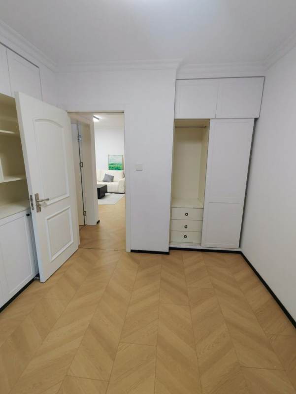 Housing image — Room
