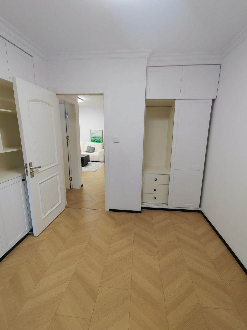 Housing image — Room