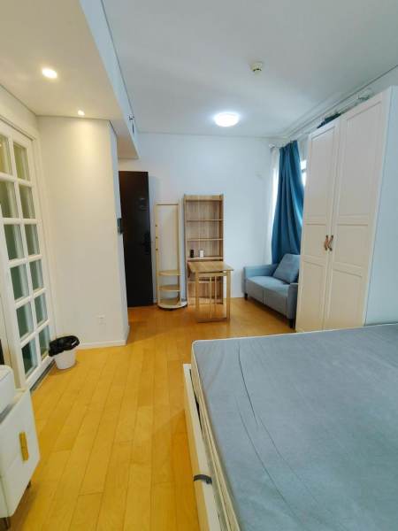 Housing image — Room