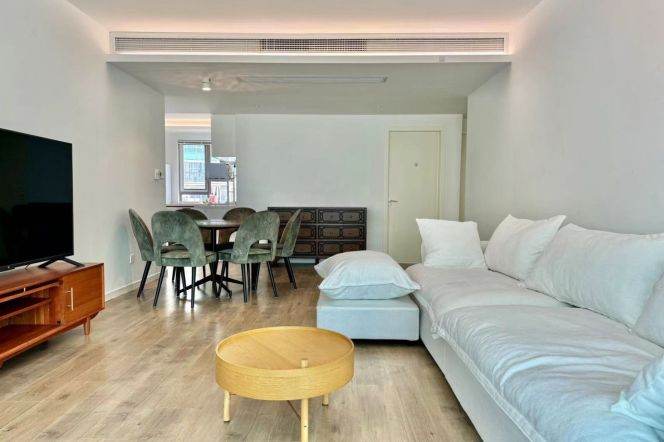 High-Floor Bright 4BR Apartment in Xujiahui with Floor-to-Ceiling Windows