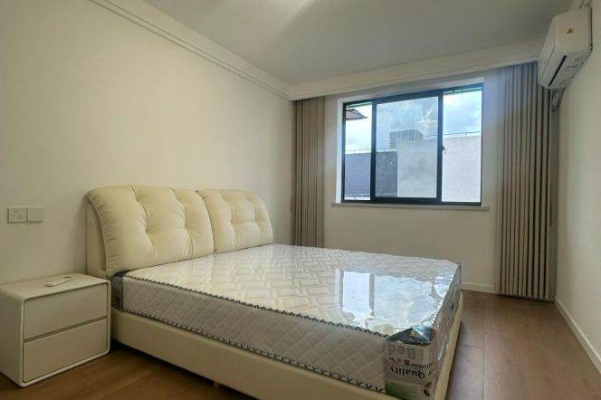 Spacious Modern 1BR Apartment near East China Normal University Zhongshan Bei Lu Campus (L3/L4/L13)
