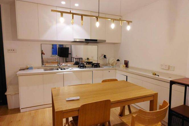 High-Ceiling 1BR Lane House in Old Xuhui (L1/L9/L10/L11)