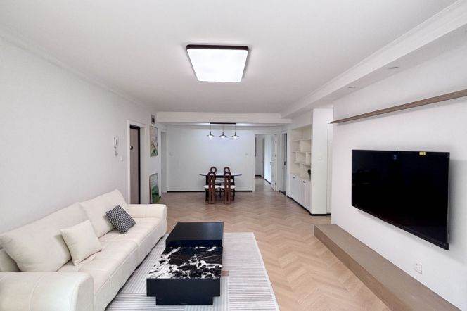 Modern Bright 3BR Apartment near West Yan'An Rd Metro