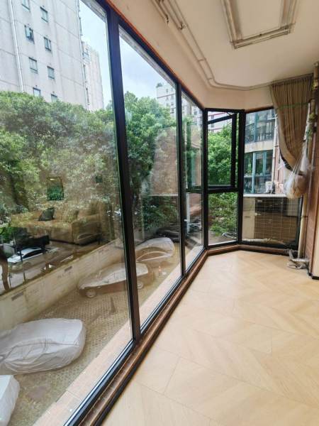 Housing image — Balcony