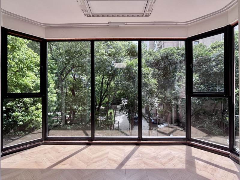 Housing image — Balcony