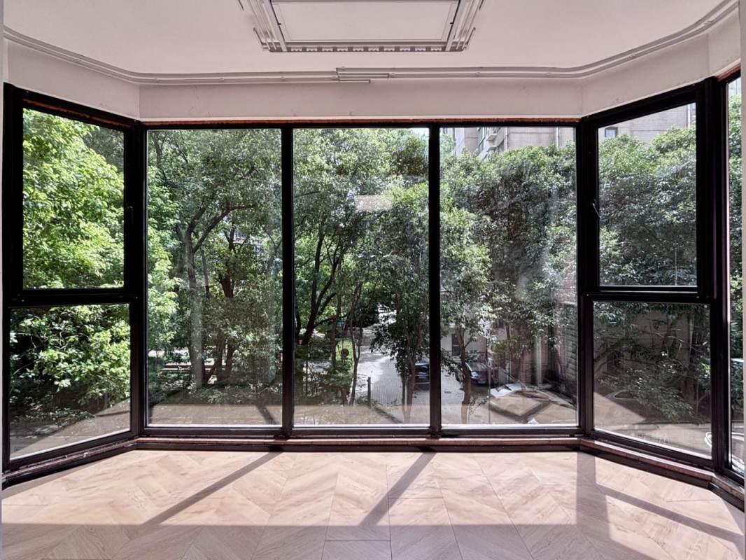 Housing image — Balcony