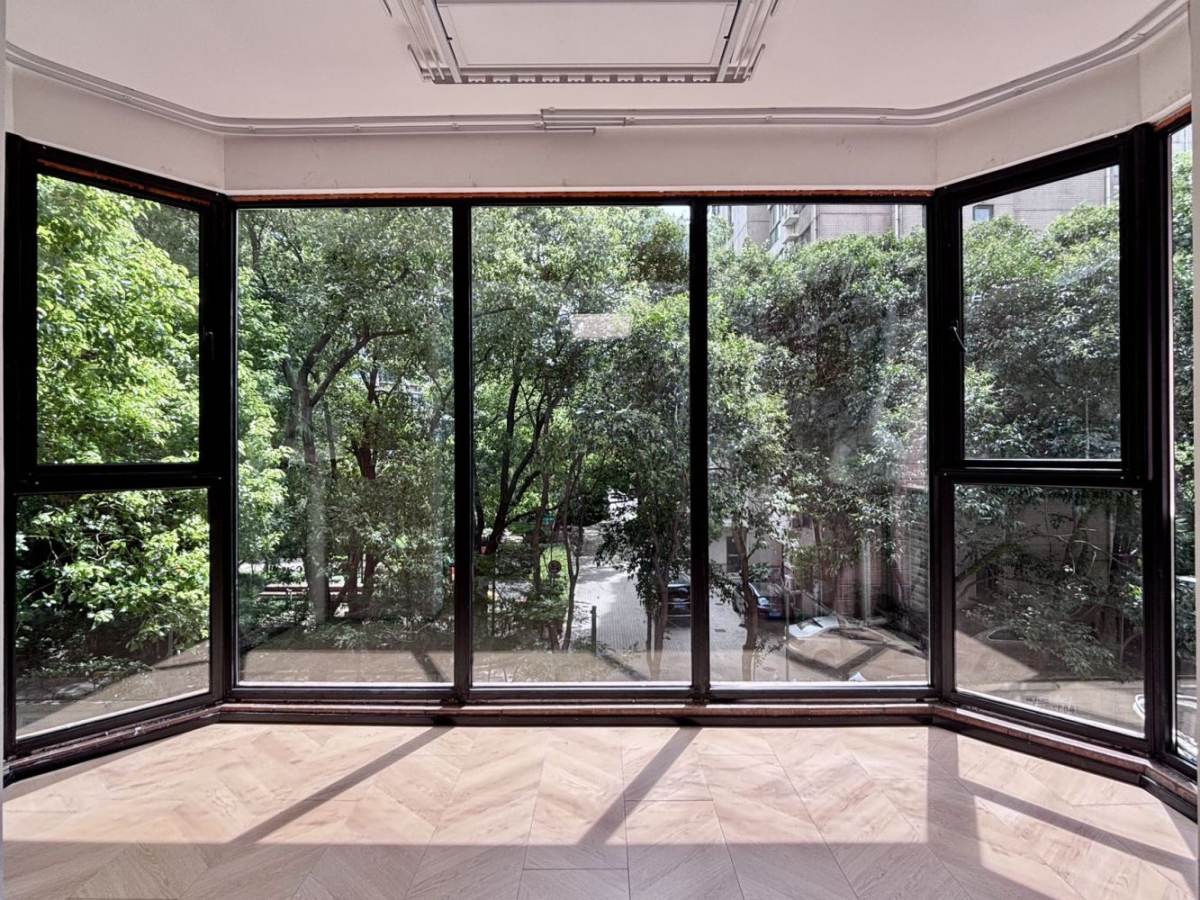Housing image — Balcony