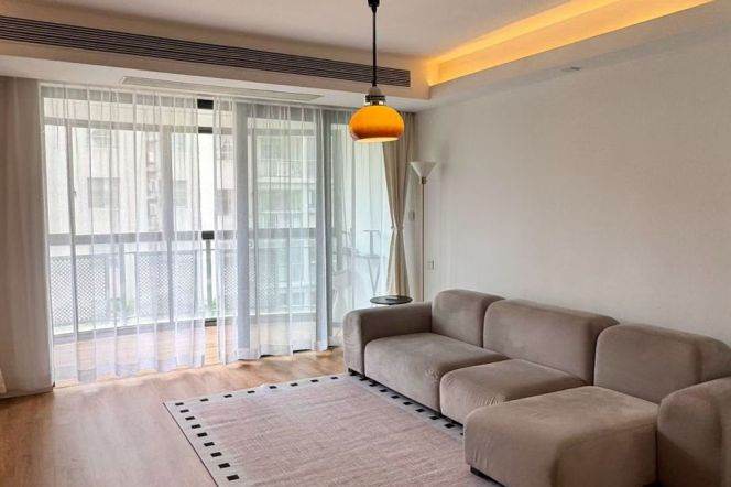 3BR Apartment near Hongqiao Rd Metro