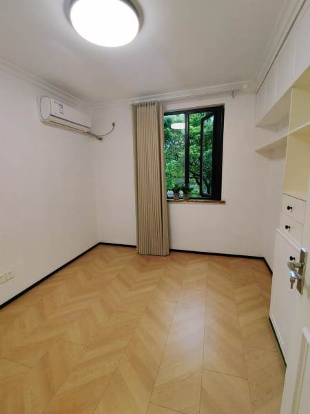 Housing image — Room