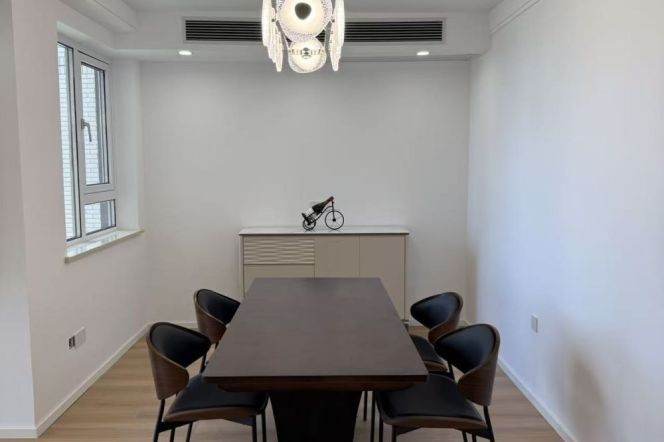 High-Floor Spacious 3BR Apartment at Chez Moi