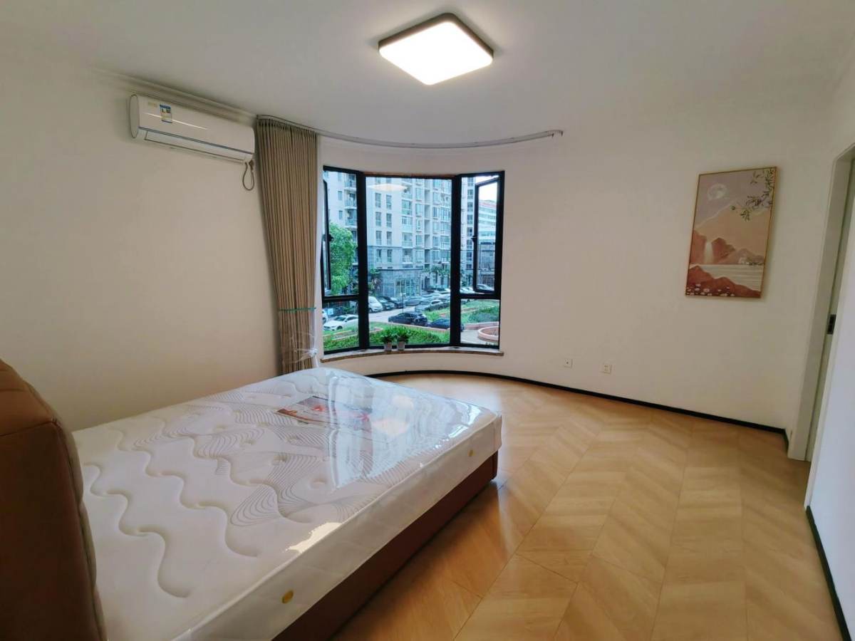 Housing image — Room
