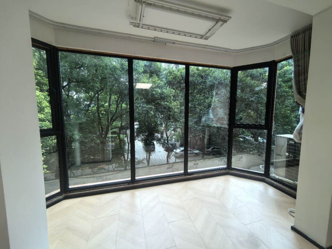 Housing image — Balcony