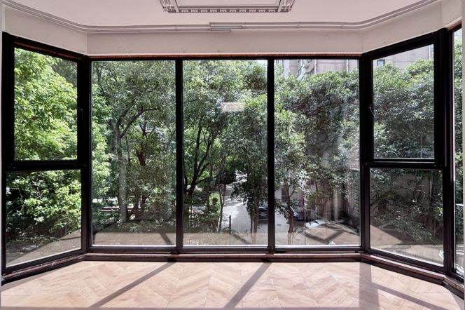 Modern Bright 3BR Apartment near West Yan'An Rd Metro