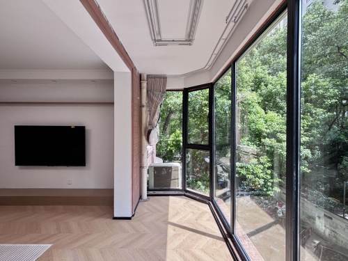 Housing image — Balcony