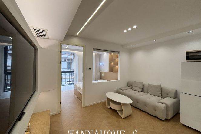1BR Apartment in Jing'an (L7)