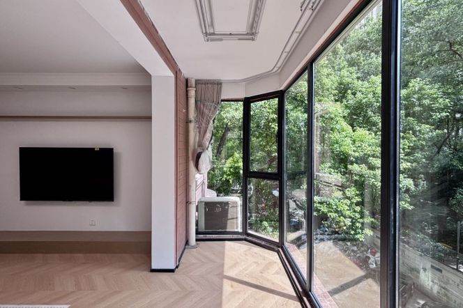 Modern Bright 3BR Apartment near West Yan'An Rd Metro