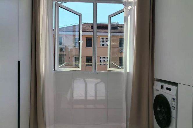 Bright Modern 1BR Apartment near Zhongshan Park (L2/L11)