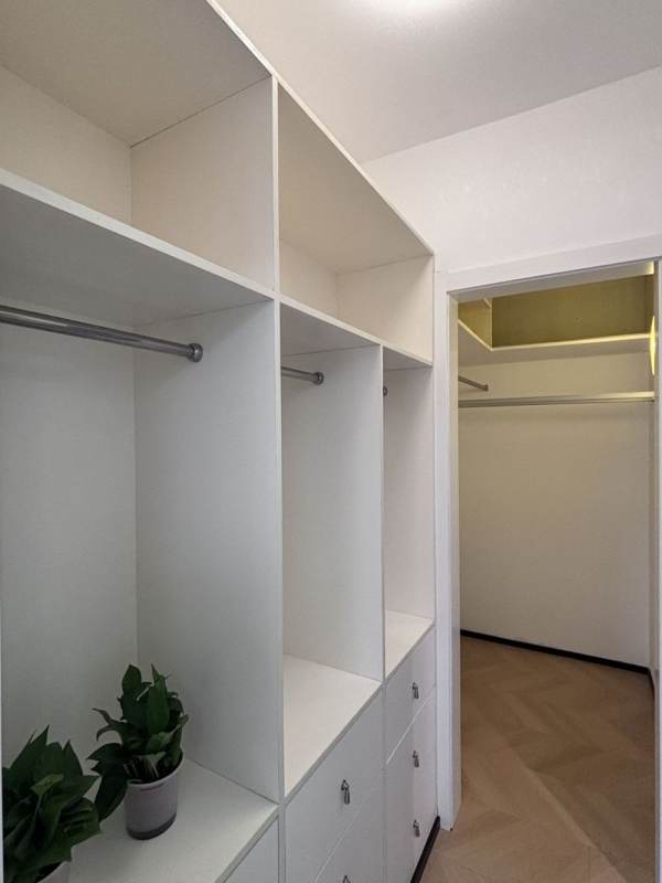 Housing image — Room