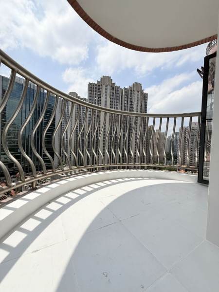Housing image — Balcony