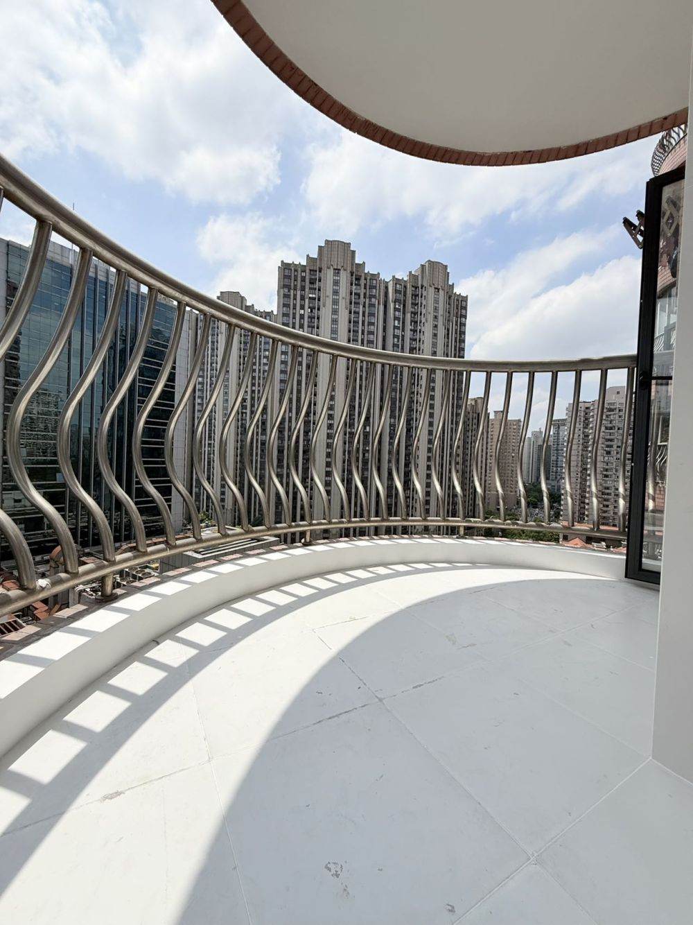 Housing image — Balcony