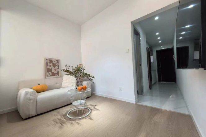 Bright Modern 1BR Apartment near Zhongshan Park (L2/L11)