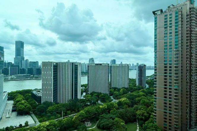 High-Floor Spacious 2BR Apartment near Shangcheng Rd Metro