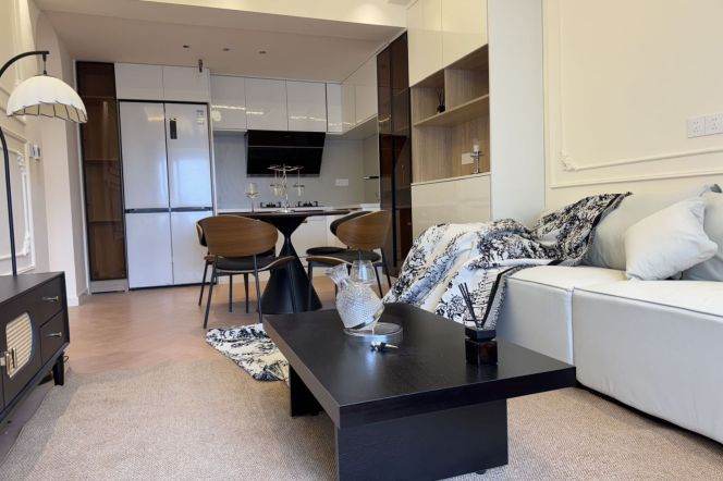 High-Floor Modern 2BR Apartment near Shanghai Stadium Metro (L4)