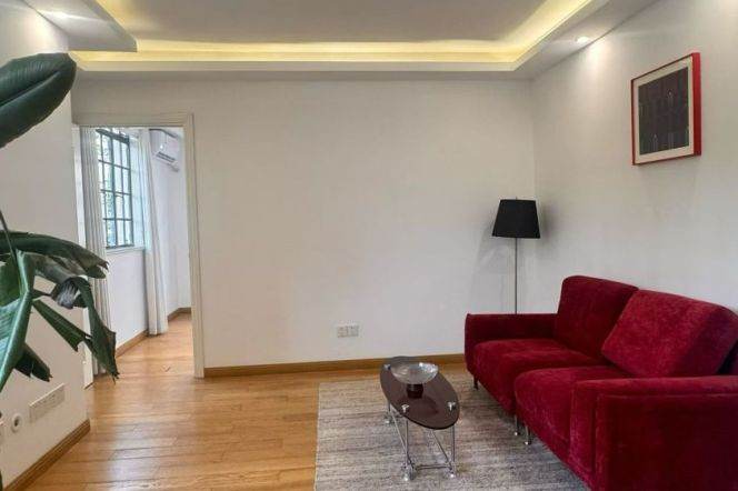 Bright 2BR Lane House near Jing'an Temple with Green View (L13)